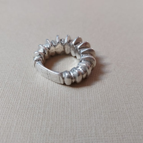 old fulani or peul ribbed silver ring with floral design on face from mali