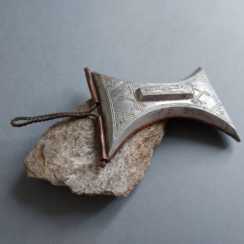 Protective amulet in aluminium with a copper back to protect its wearer.