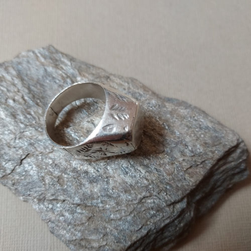 Old Tuareg silver ring with floral pattern from Mali.