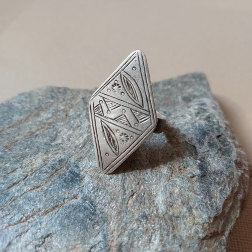 tuareg kel aïr silver tribal ethnic ring with etching from niger