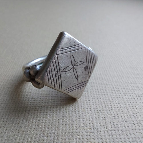 Old Fulani Peul ring with pattern.