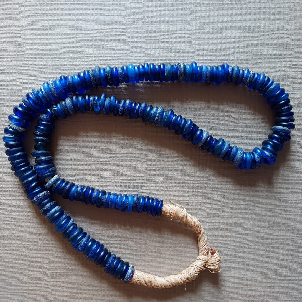 Cobalt blue glass beads kazaart