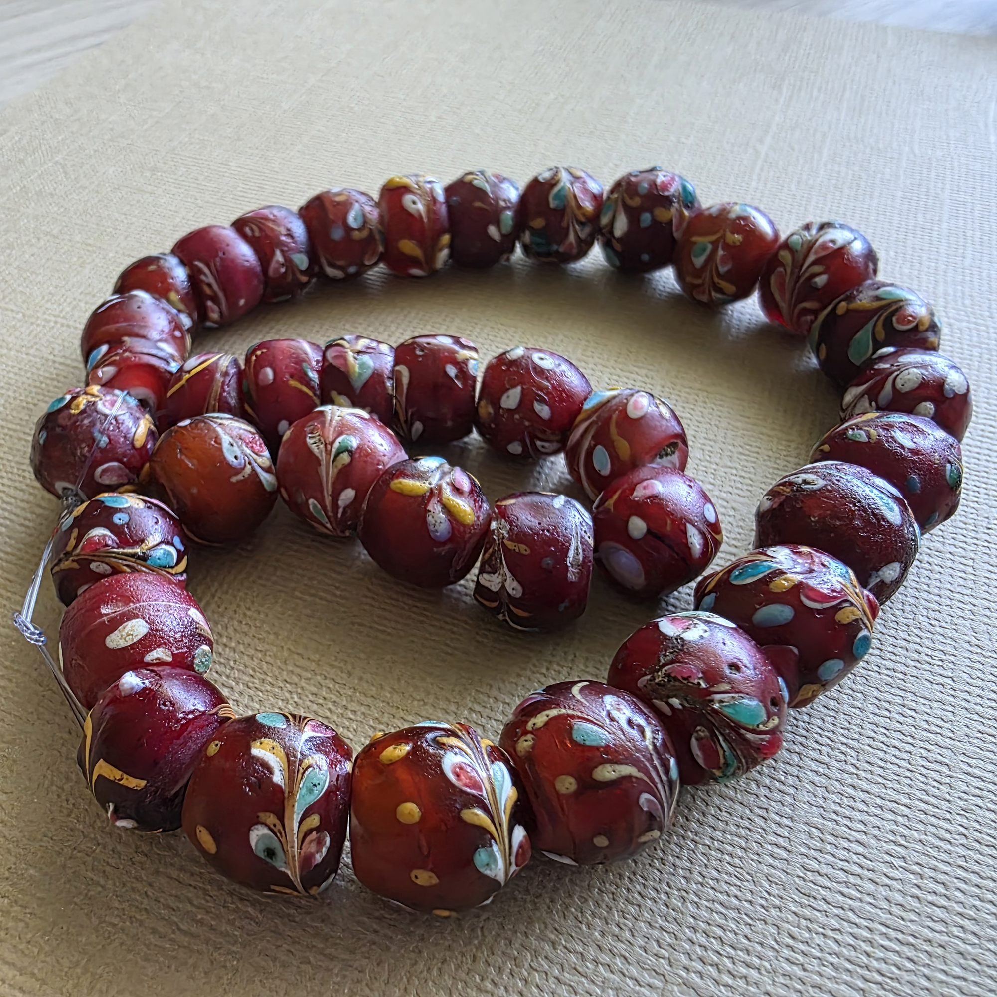 Antique Venetian Whiteheart Fiora Bead Strand - Image 3