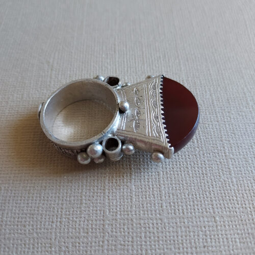 Tuareg statement ring with large agate stone.