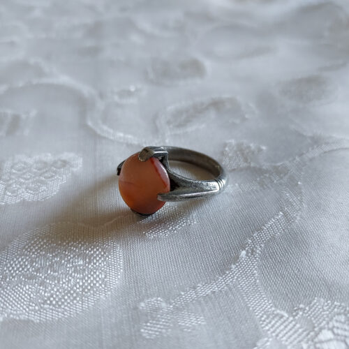 Old Tuareg Hadji ring in silver with carnelian.