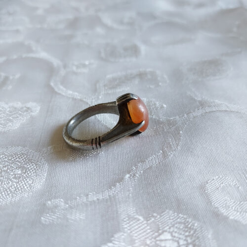 Old Tuareg Hadji ring in silver with carnelian.