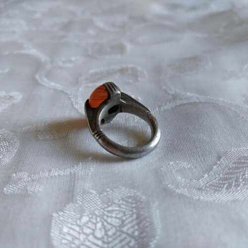 Old Tuareg Hadji ring in silver with carnelian.