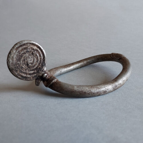 Bwa aluminium anklet or ankle bracelet of bird from Burkina Faso.