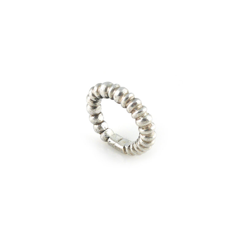 tuareg silver ring with round shape ribbing from mali